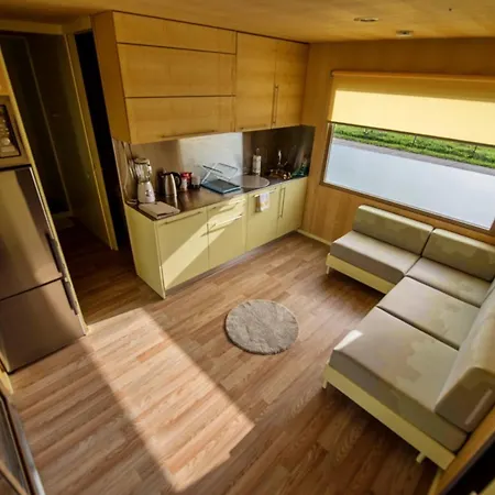 別荘 Vrba Mobile House By The Kolpa River Big Berry *